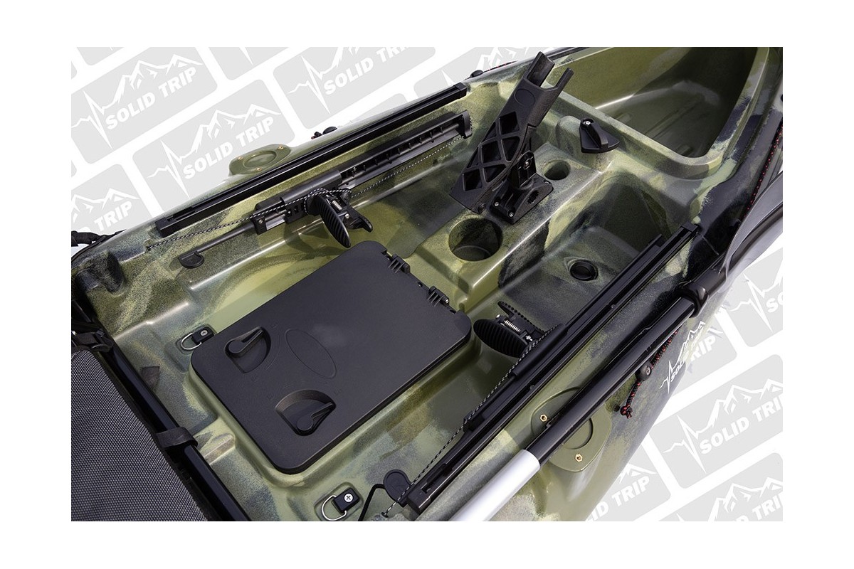 Kajak wędkarski CARP SolidTrip ze sterowaniem pedałowym